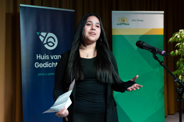 Leerling Maris Bohemen de eerste Jonge Stadsdichter van Den Haag!